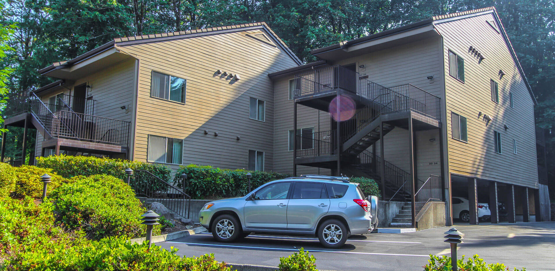 An exterior building view at VRI's Whispering Woods Resort in Oregon.
